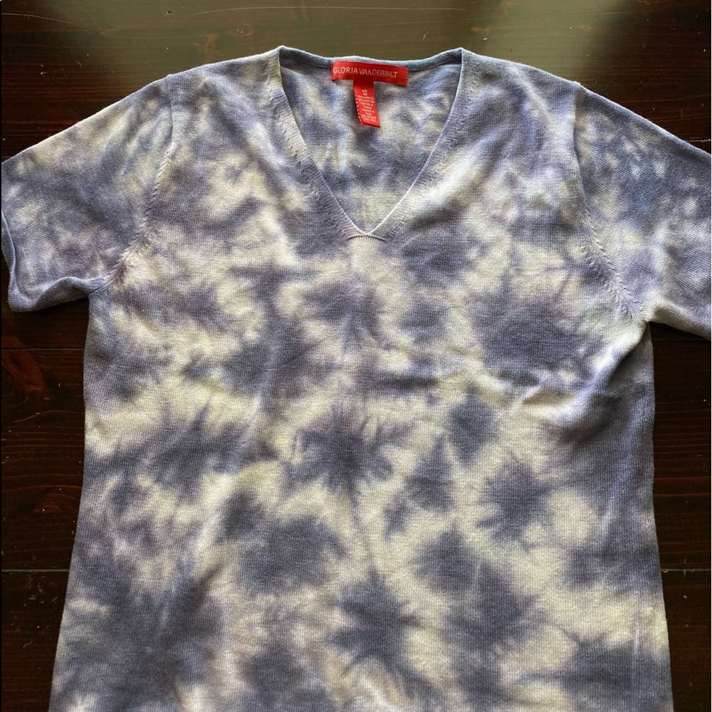 Gloria Vanderbilt V-Neck Short Sleeve Tee